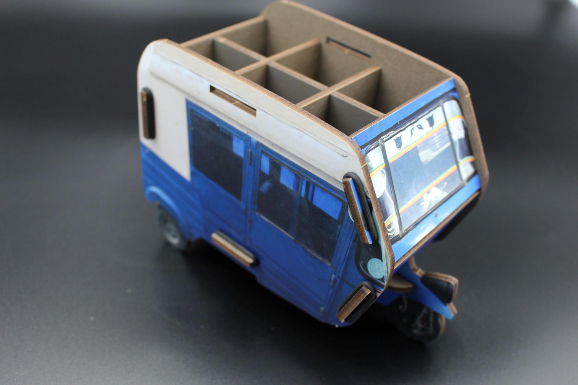 Twinbox „Bajaj“ – Spardose und Stiftehalter in Einem! – Bild 4