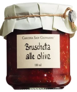 Tomatenaufstrich mit Oliven. »Bruschetta alle Olive«.
