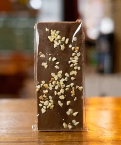 Winterschokolade Vollmilch mit Mandeln und Zimt